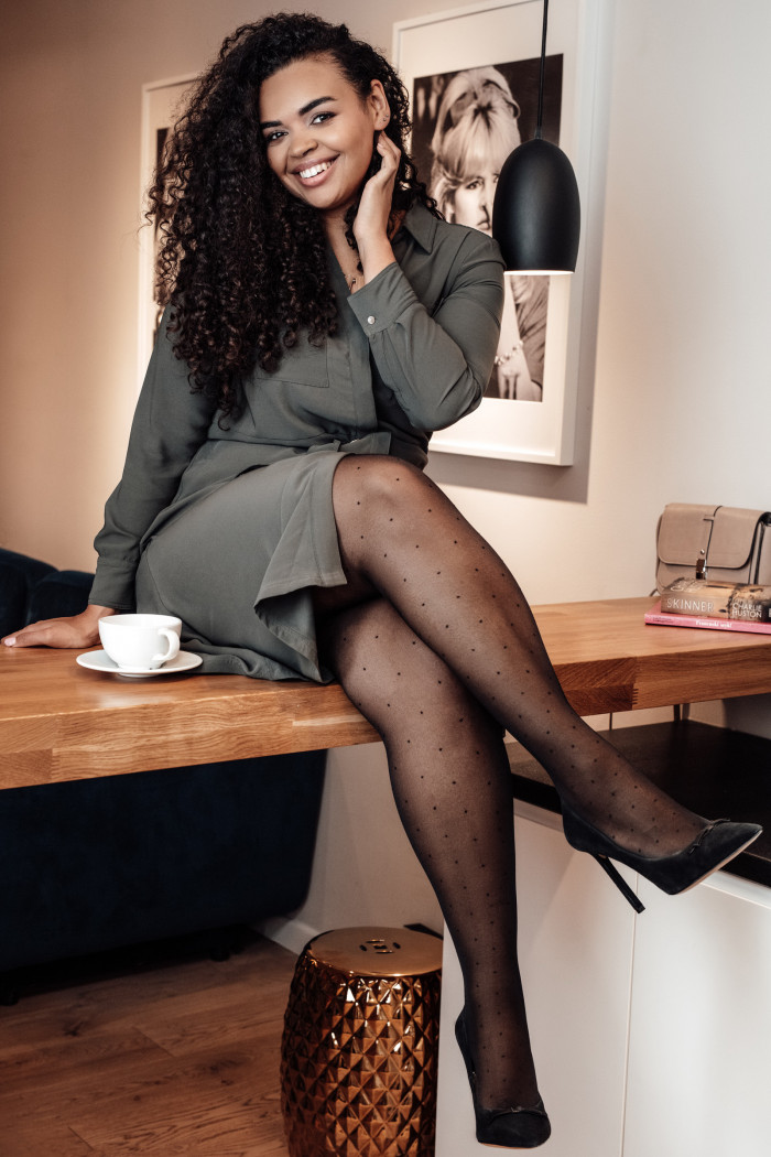 Колготки большого размера в горошек Mona Dots Right 30